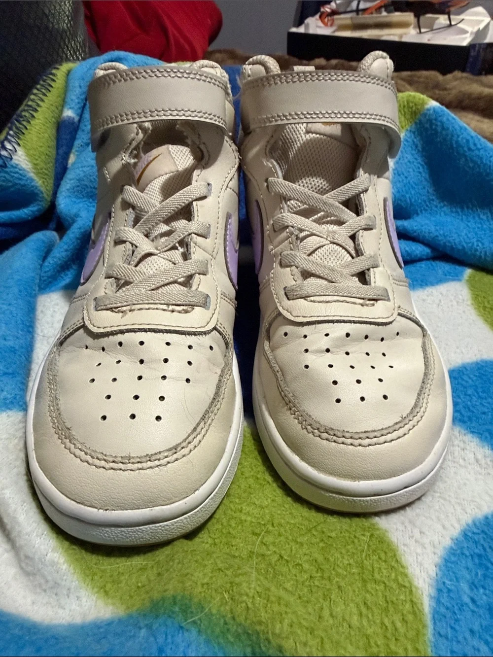 Nike Kids High-Top Sneakers Beige with Light Purple Swoosh